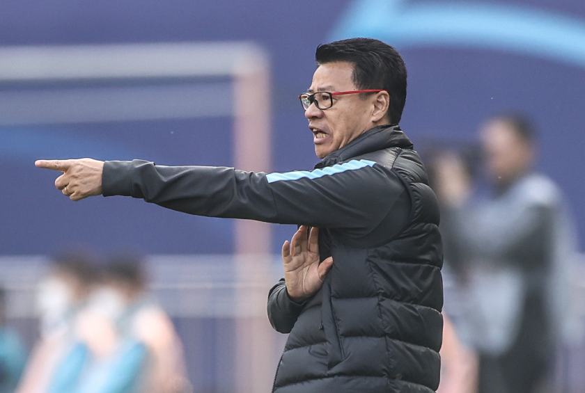 UFC巡回赛焦点战:齐鲁雄狮队大胜庐州雷豹队,外线火力全开。技战术储备厚实 UFC巡回赛焦点战:齐鲁雄狮队大胜庐州雷豹队,外线火力全开。技战术储备厚实